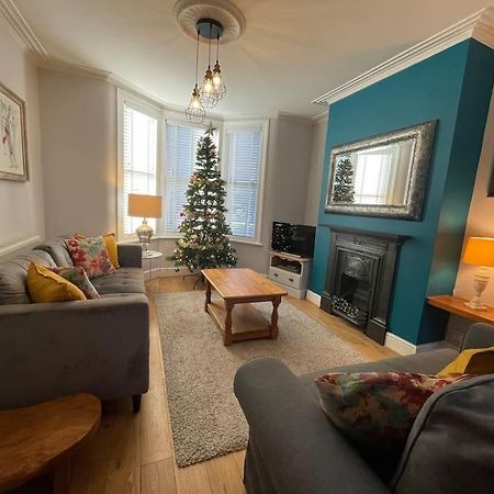 Gloucester Rd 2 Mins Away - Fab, New, Trendy House Бристол Екстериор снимка