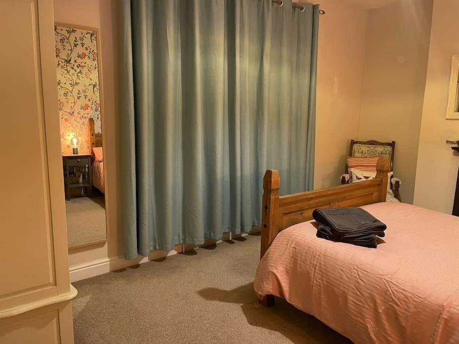 Gloucester Rd 2 Mins Away - Fab, New, Trendy House Бристол Екстериор снимка