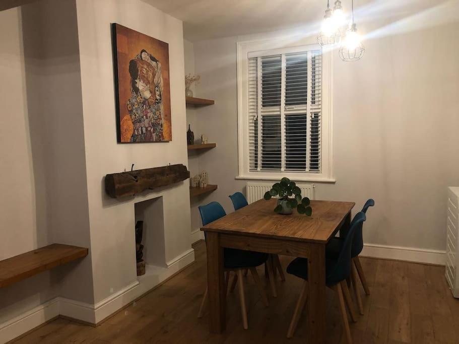 Gloucester Rd 2 Mins Away - Fab, New, Trendy House Бристол Екстериор снимка