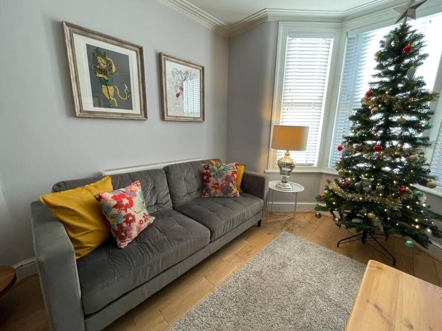 Gloucester Rd 2 Mins Away - Fab, New, Trendy House Бристол Екстериор снимка