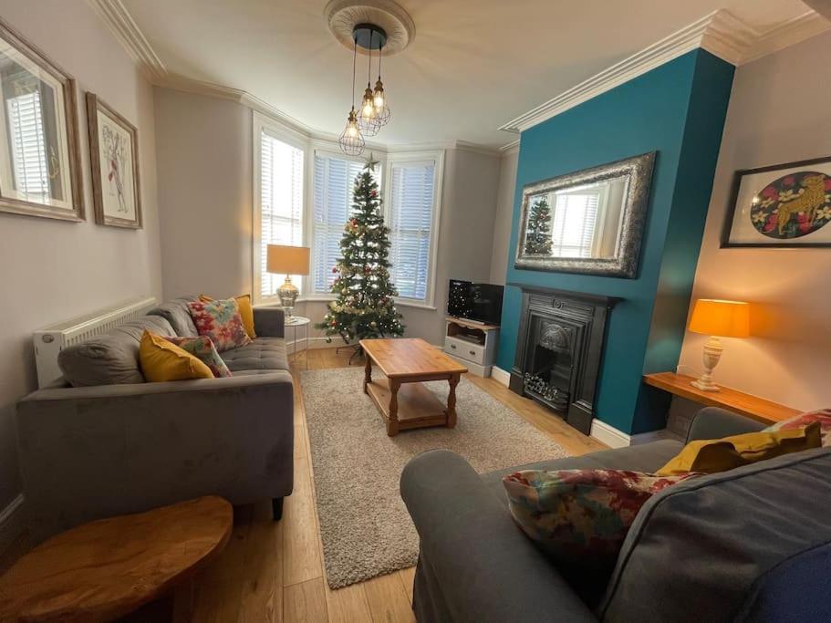Gloucester Rd 2 Mins Away - Fab, New, Trendy House Бристол Екстериор снимка