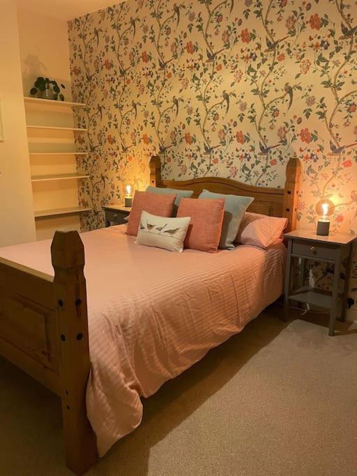 Gloucester Rd 2 Mins Away - Fab, New, Trendy House Бристол Екстериор снимка